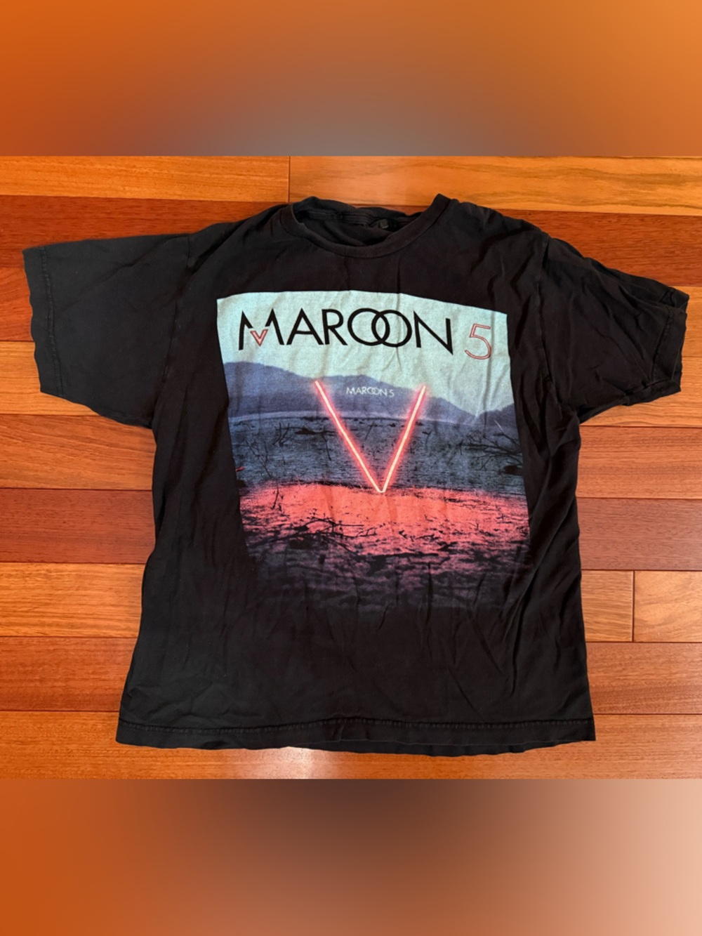 Maroon 5 Band Red Desert V Album Pop Colors Graphic T Shirt - Medium
